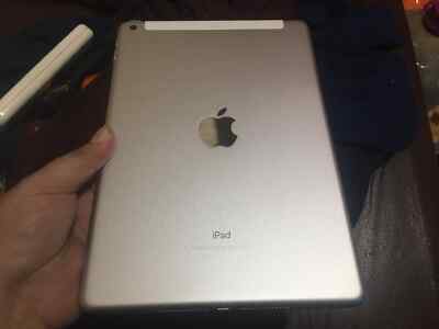 Apple iPad 5th Gen 9.7